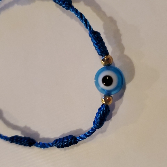Evil eye bracelet with blue string - Picture 2 of 2